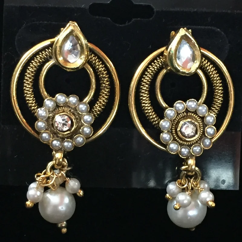 Bold Gemstone Earrings-Jadau Kundan Earrings